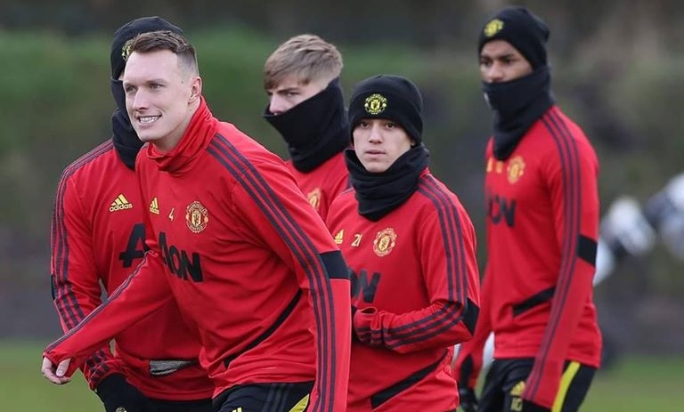 Ảnh bài viết Phil Jones để lộ hình ảnh không ngờ sau thảm họa Man City