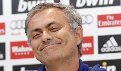 Mourinho: "Thay vì khóc lóc Harry Kane, hãy mỉm cười với cậu ấy"