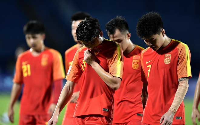 CĐV Trung Quốc rên xiết: Thật nhục nhã, đúng là 1 đội tuyển "vô dụng"