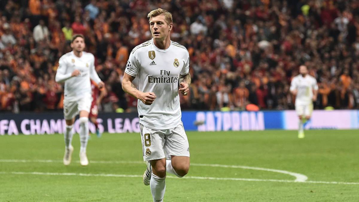 Trên chấm phạt đền, Kroos thực hiện một hành động khiến "tiểu Ronaldo" nhớ đời