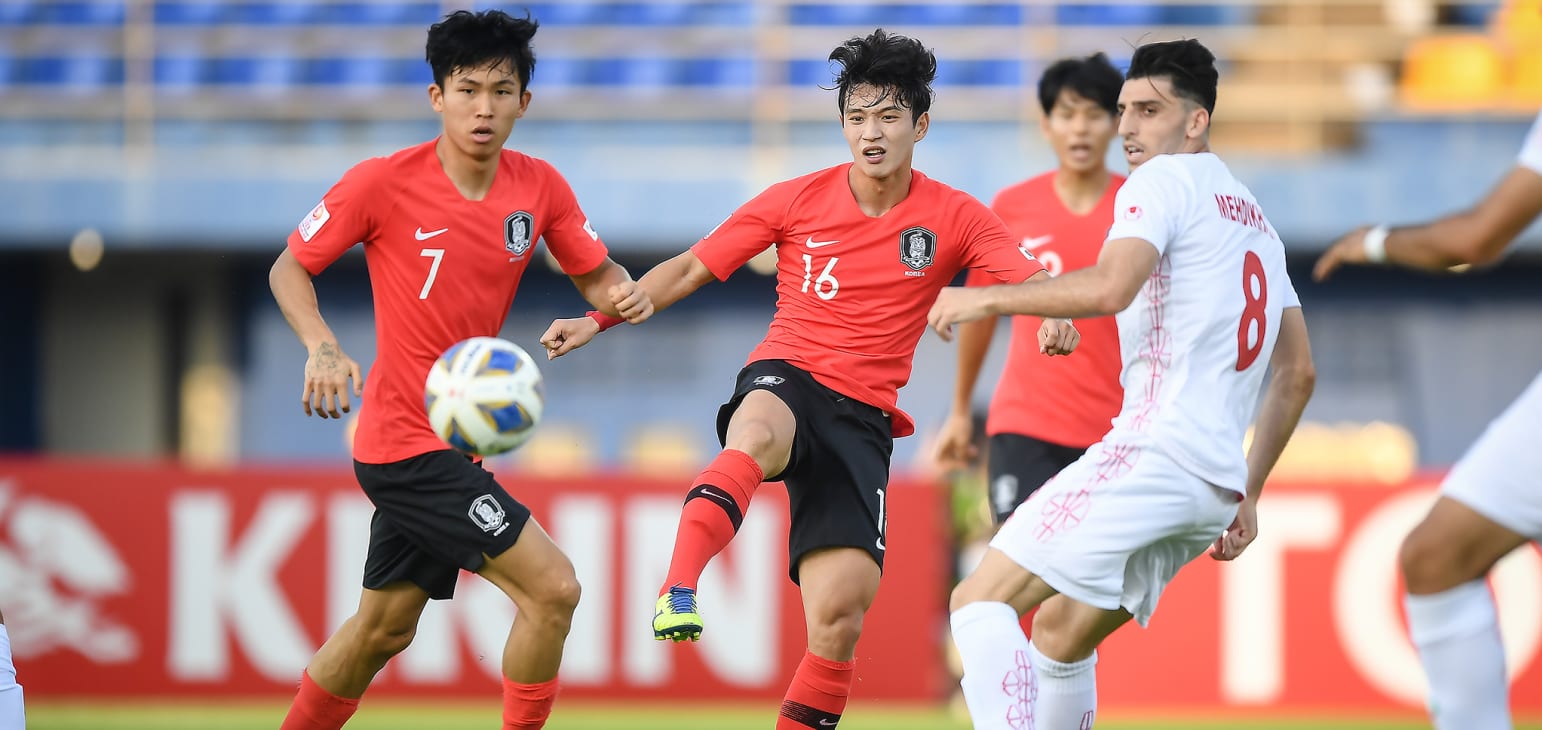 VCK U23 châu Á: Những “cơn địa chấn”, một mình Hàn Quốc đấu các đội Tây Á