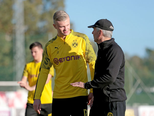 Đến Dortmund chưa lâu, 'bom tấn hụt' của M.U đã được HLV trưởng khen nức nở