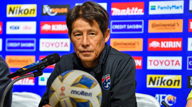 HLV Akira Nishino lại “đá xoáy” thầy trò “phù thủy” Park Hang-seo
