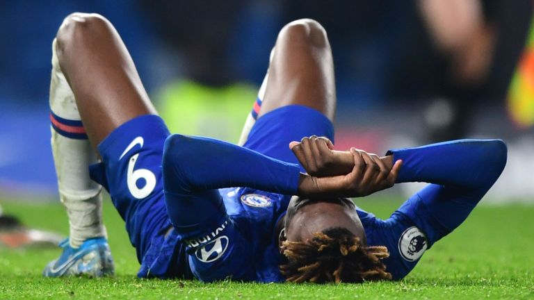 Tiếp bước Man Utd, Chelsea khủng hoảng hàng công