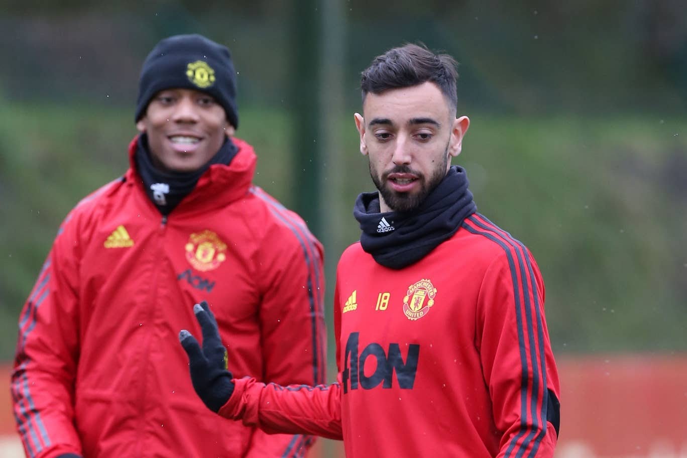 Ảnh bài viết Fernandes phô diễn kỹ năng trên sân tập, sát thủ M.U mừng húm