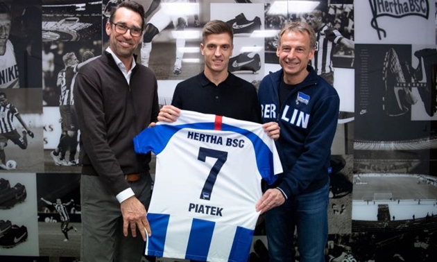 "Khẩu lục bạc" sang Hertha Berlin, AC Milan chưa thể phá bỏ lời nguyền "chiếc áo số 9"