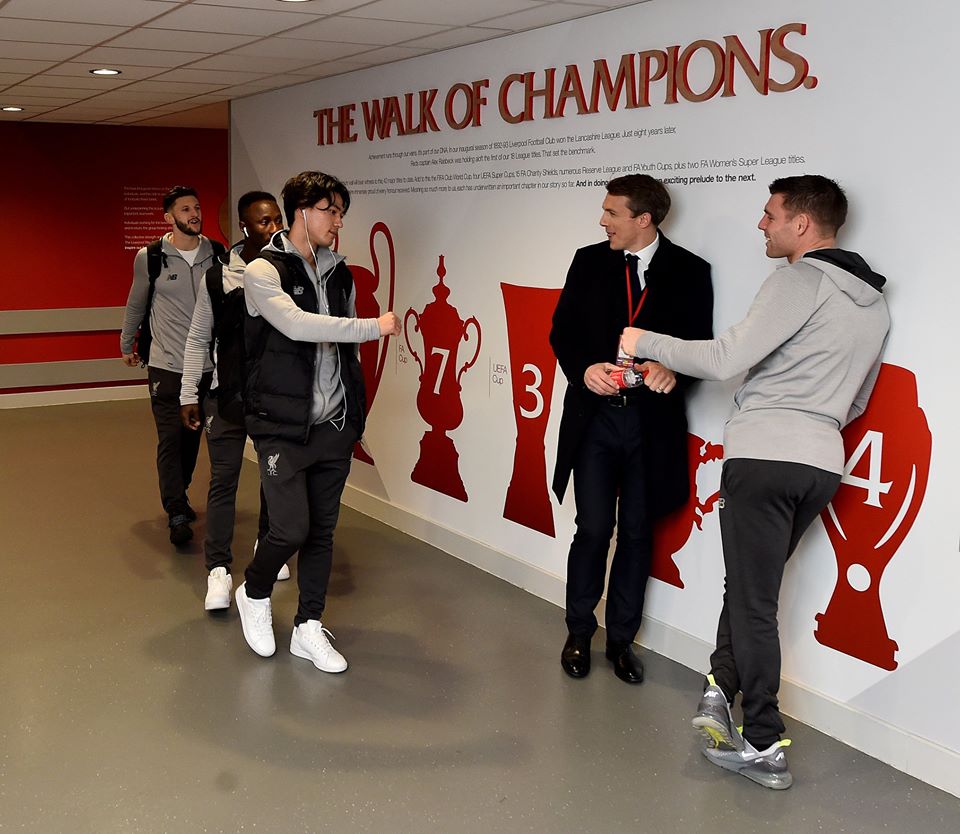 Ảnh bài viết Dàn sao Liverpool làm "thủ tục" bất ngờ tại Anfield