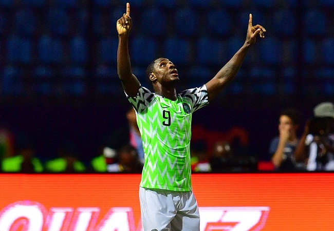 SỐC! Man Utd mua 'sát thủ' Nigeria, Neville bất lực không nói nên lời