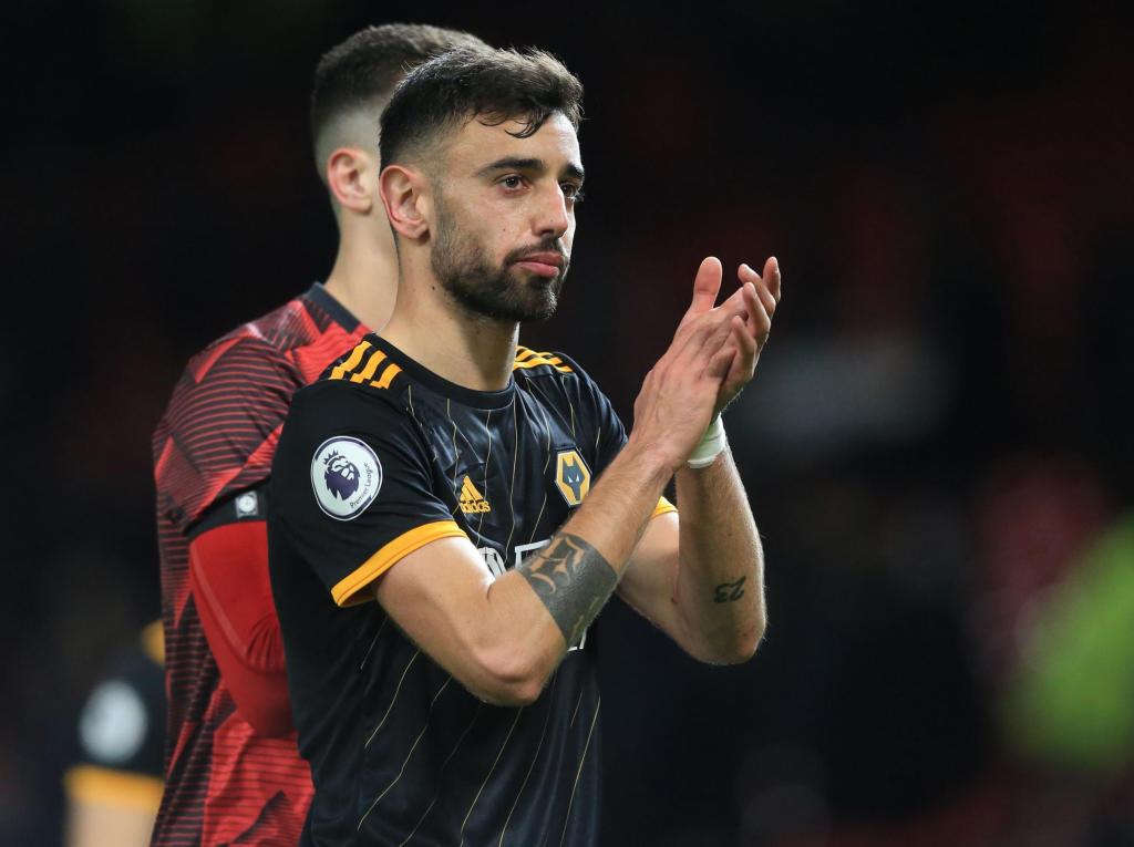 Ảnh bài viết Ra mắt Man Utd, Fernandes gây sốc cho CĐV nhà với 1 động thái