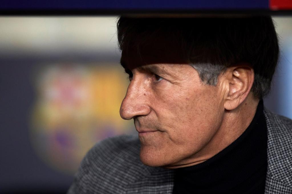 Ảnh bài viết HLV Barca bất ngờ làm CĐV phát sốt với thông điệp về Messi