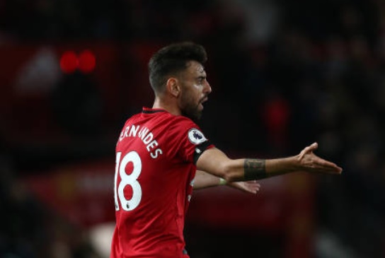 Ảnh bài viết Hòa Wolves, fan Man Utd điên tiết: "Tên thảm hại đó làm Bruno Fernandes dở đi"