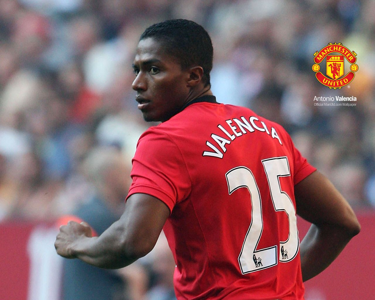 Ighalo lấy áo số 25 Man Utd, Valencia lập tức phá vỡ im lặng