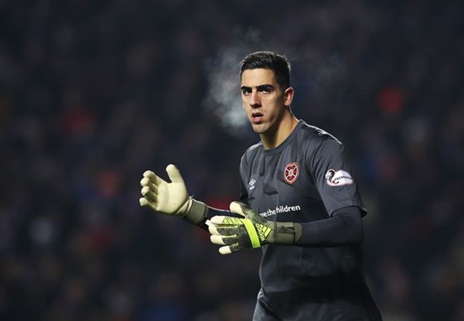 Mắc sai lầm chí mạng, 'kẻ thách thức' De Gea hết cửa trở lại Man Utd?