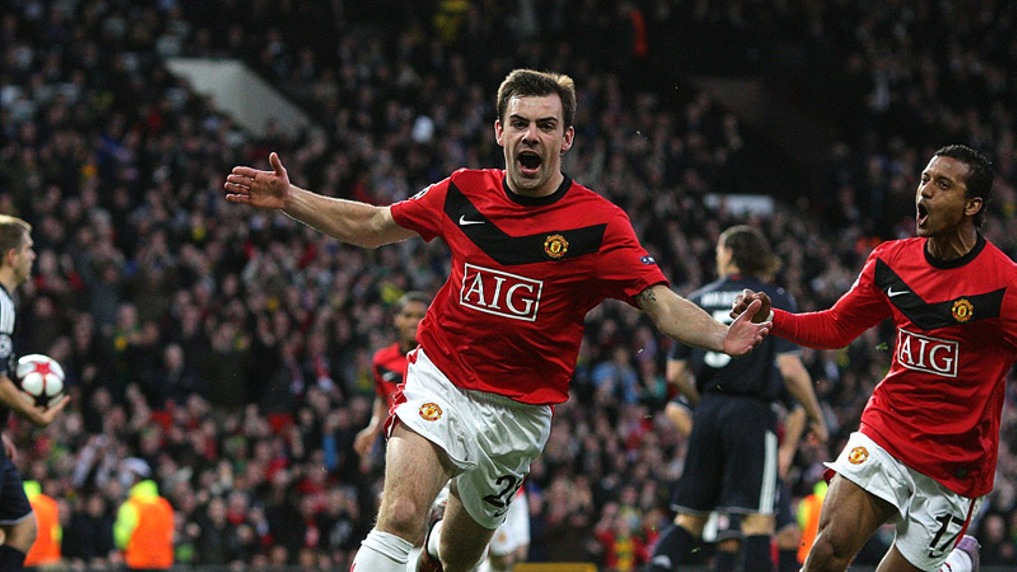 CHÍNH THỨC! "Thánh sút xa" của Man Utd có bến đỗ mới