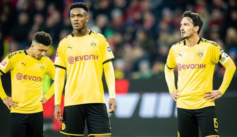 "Đầu voi đuôi chuột", hàng thủ Dortmund kém cỏi đến mức đáng báo động