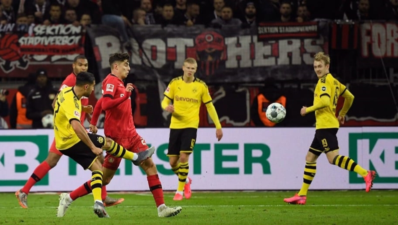 Đến Dortmund, "kẻ bị Sarri xua đuổi" làm điều kinh hoàng rúng động Bundesliga
