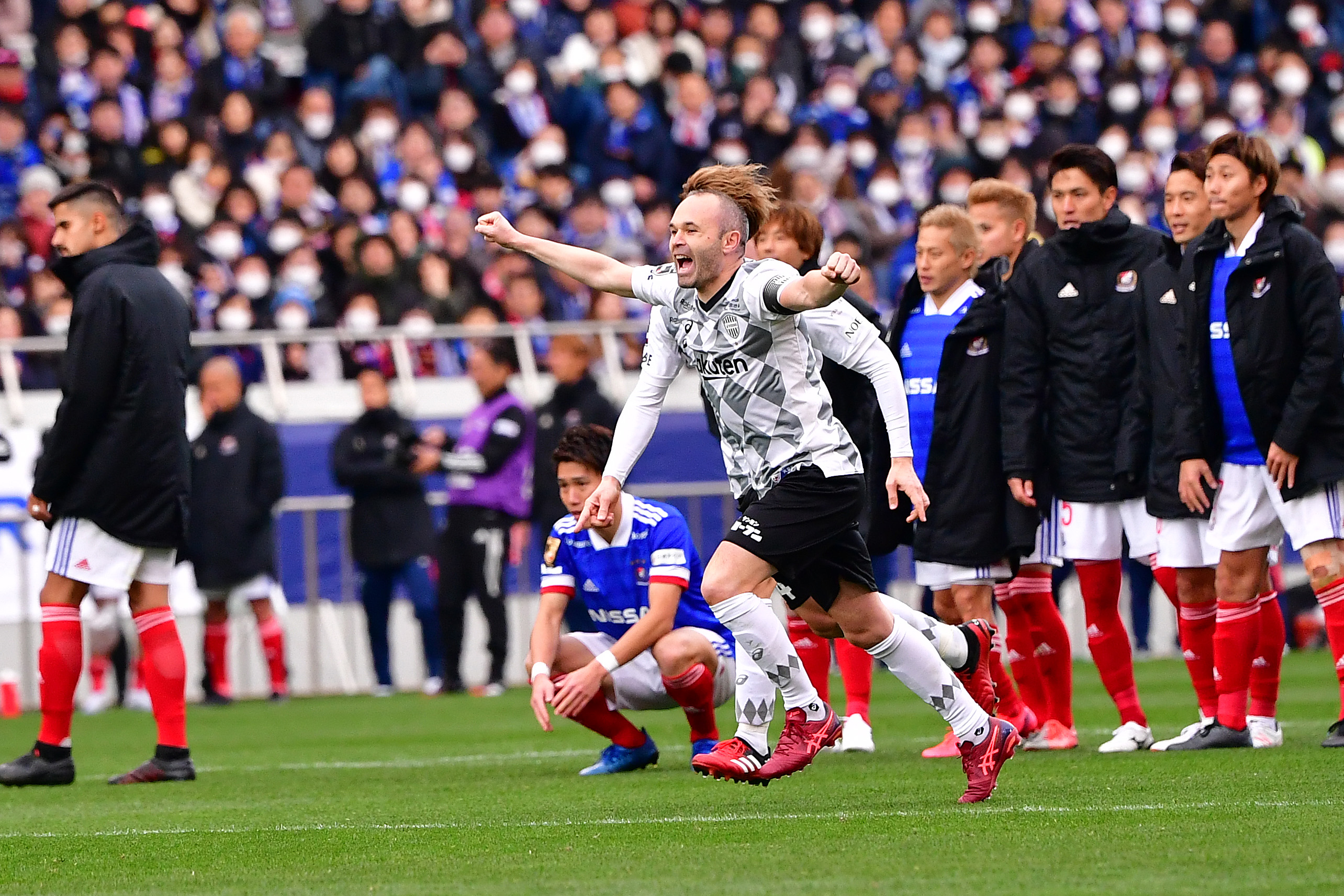 Iniesta khiến sao Thái Lan ôm hận ở trận cầu điên rồ 9 quả 11m hỏng ăn