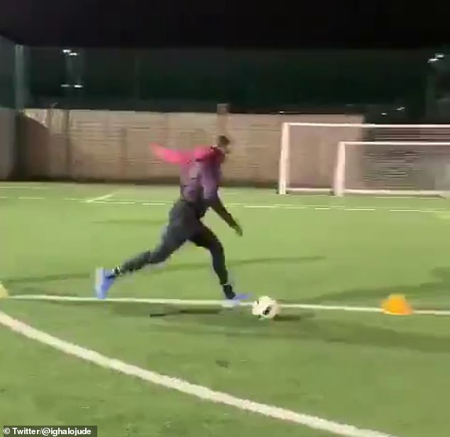 Ảnh bài viết Lộ hình ảnh mới nhất, Ighalo gây sốt trước ngày ra mắt M.U