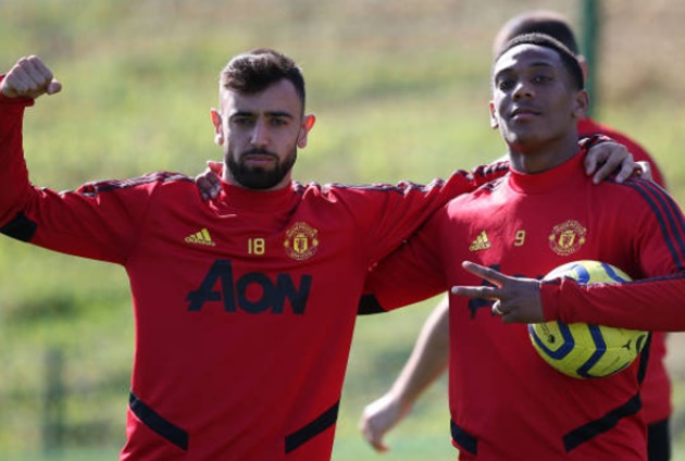 Thi đấu 3 chạm với Bruno Fernandes, Fred 'ăn gian' vẫn thua sấp mặt