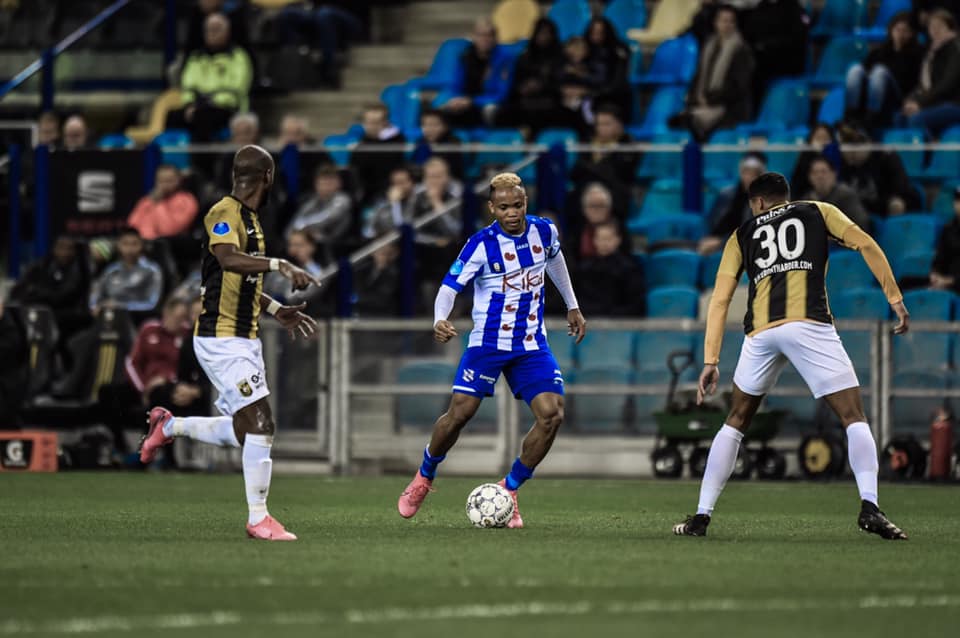 Heerenveen thua thảm Vitesse, Văn Hậu ngày càng "bít cửa" đá Eredivisie