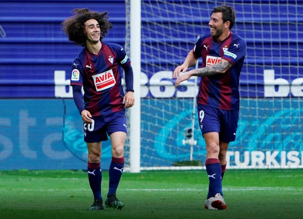 CĐV Spurs: "Làm ơn mang cậu ấy đến đây, chữ ký quá chất lượng!"