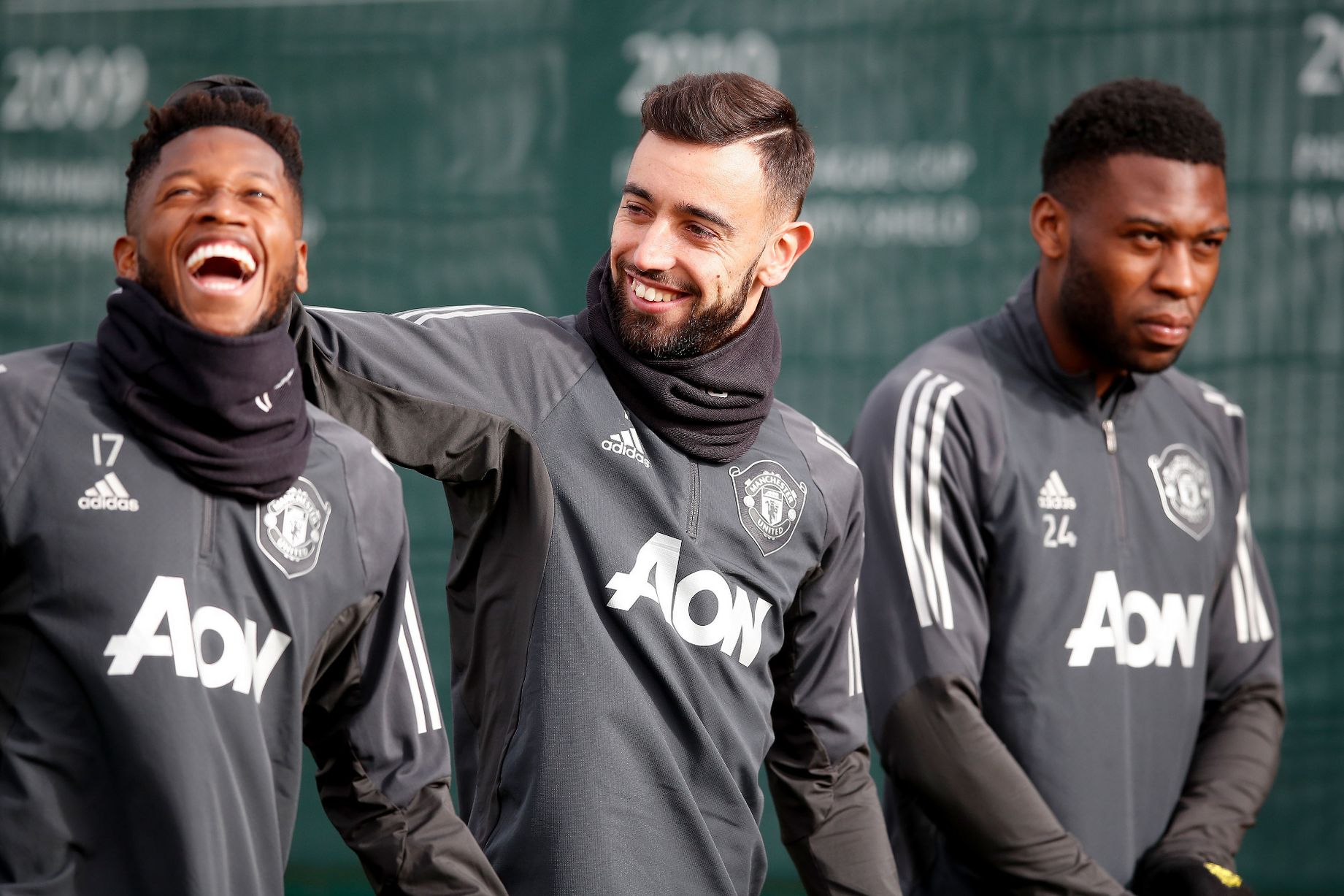 Ảnh bài viết XONG! 3 tân binh có mặt, 2 "báo cô" trở lại đội hình Man Utd