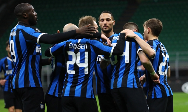 Lukaku ghi bàn hài hước, Inter Milan tiến vào vòng 16 đội Europa League