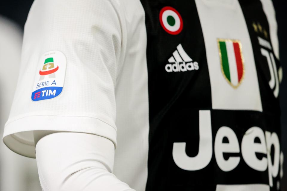 SỐC! Juventus cách ly toàn bộ đội U23, Ronaldo nín thở chờ đợi