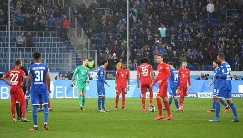 SỐC! Ngưng cống hiến chuyên môn, sao Bayern - Hoffenheim "đá bóng ma" hơn 10 phút