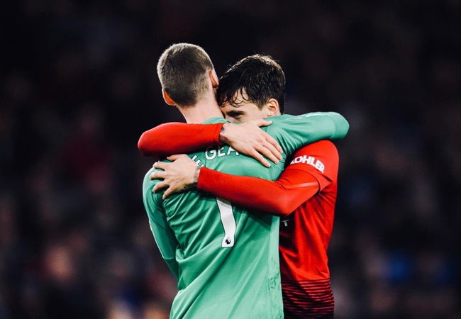 De Gea 'tình tứ' quá mức, 'bạn đời' Lindelof lo lắng ra mặt