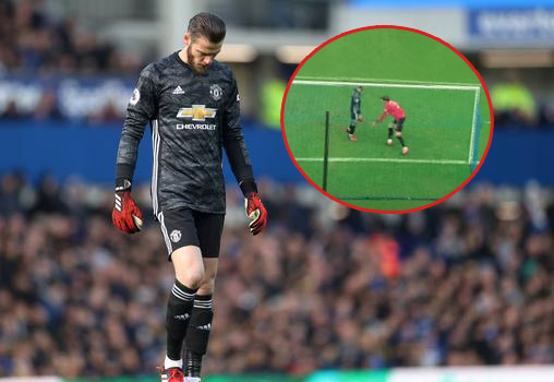 Đây, điều "yêu thương" Lindelof đã làm ngay sau khi De Gea phạm sai lầm ngớ ngẩn