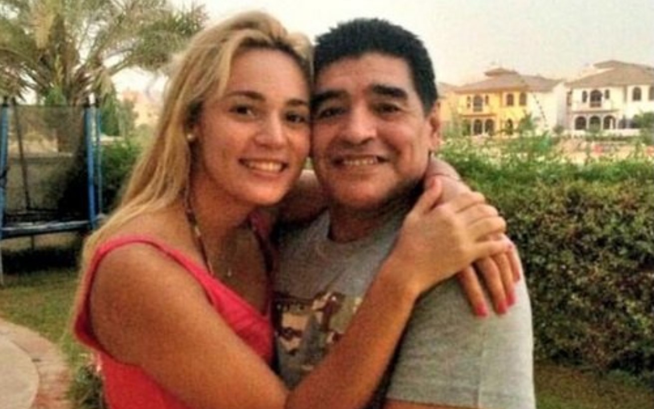 Bồ cũ kém 30 tuổi: "Đó là lý do khiến tôi quyết định chia tay Maradona"  