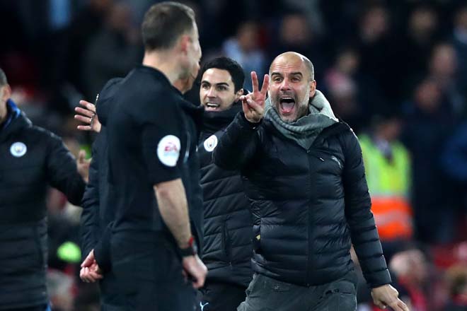 Bị mắng mỏ, sao Man City phản pháo Pep: "Ông ấy quá điên rồ!"