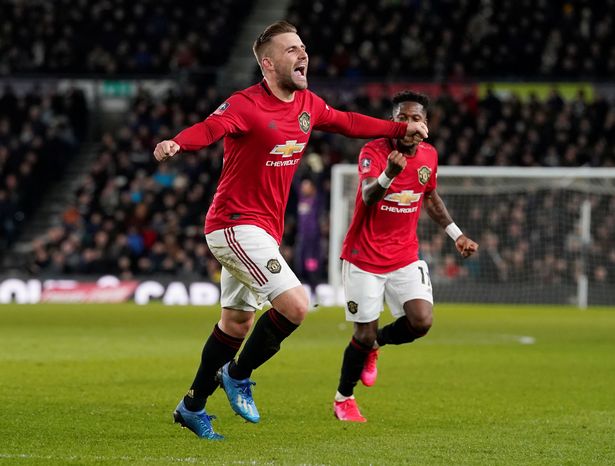 Luke Shaw: "Khá xấu hổ khi cậu ấy cố đòi bàn thắng của tôi"