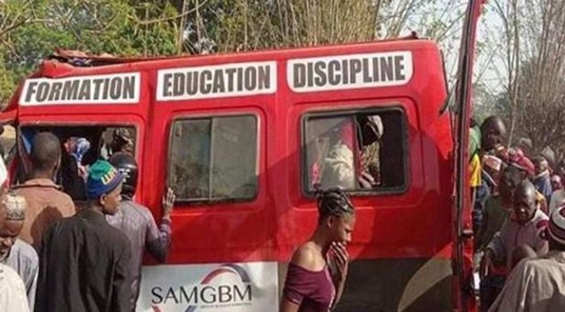 SỐC! Bóng đá Guinea rúng động vì tai nạn chết người, sao Liverpool nhận tin thảm khốc