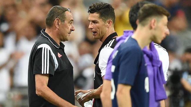 Bỏ qua Pep, Juve trao HĐ khủng cho "cạ cứng" Ronaldo thay thế Sarri