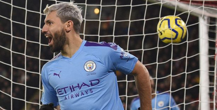 Vì án phạt, Man City sẵn sàng để Aguero đi