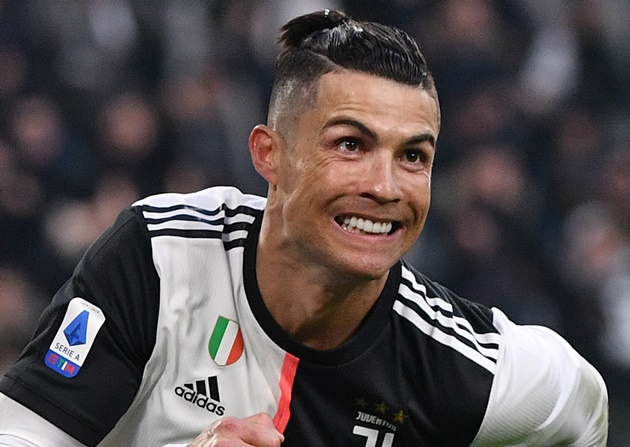 Phải thi đấu không khán giả, Ronaldo hành động khó tin gây choáng