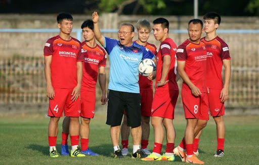 FIFA dời lịch VL World Cup 2022: Khó cho HLV Park Hang-seo lẫn VPF