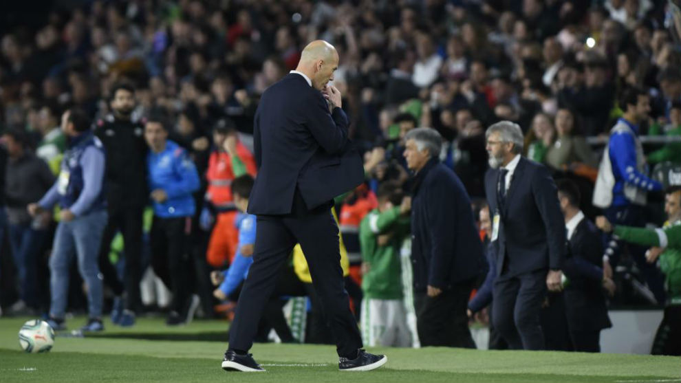 Zidane và "tứ khó" cần lời giải tại Real lúc này