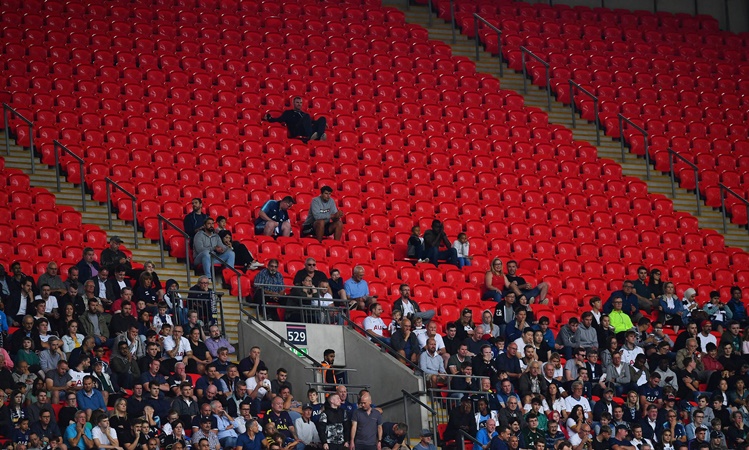 Ảnh bài viết EPL bị Corona "ghé thăm", Neville đưa ra 1 đề xuất bất ngờ