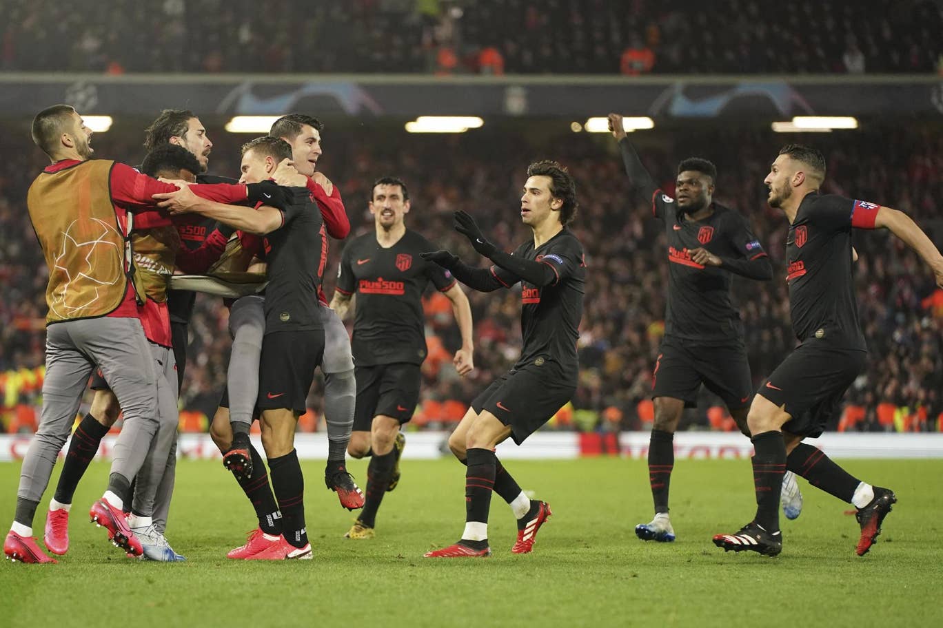 Ảnh bài viết Vòng 1/8 Champions League: Mourinho hết phép; “Cơn địa chấn” Anfield