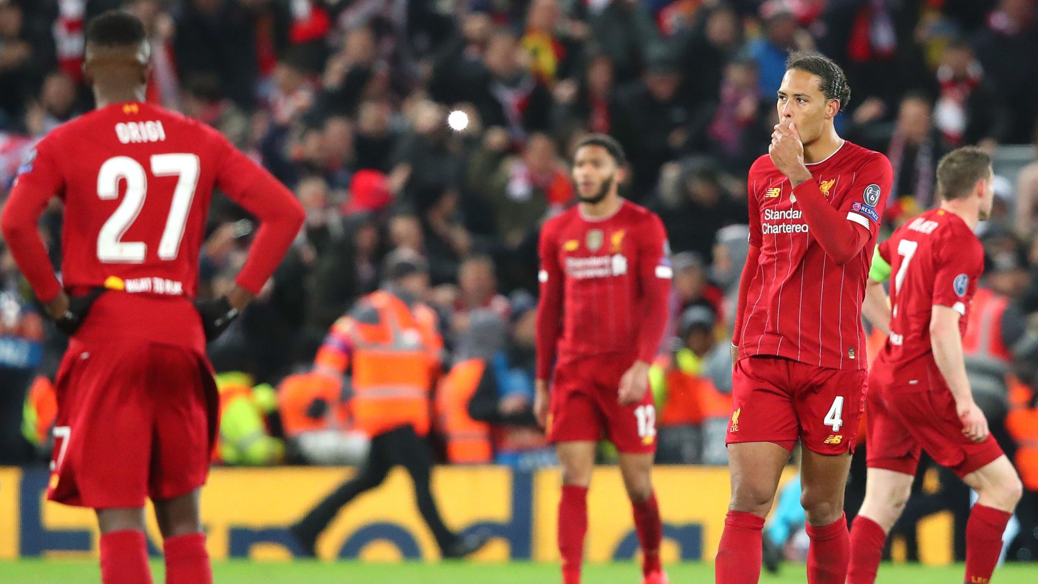 Vừa bị loại, đại họa lại ập đầu Liverpool ở Premier League