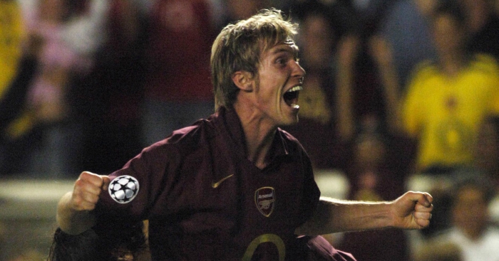 CHÍNH THỨC! Huyền thoại Arsenal và Barcelona tuyên bố giải nghệ