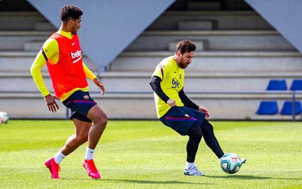 La Liga tạm hoãn vì virus Corona, Messi và các đồng đội vẫn làm điều này