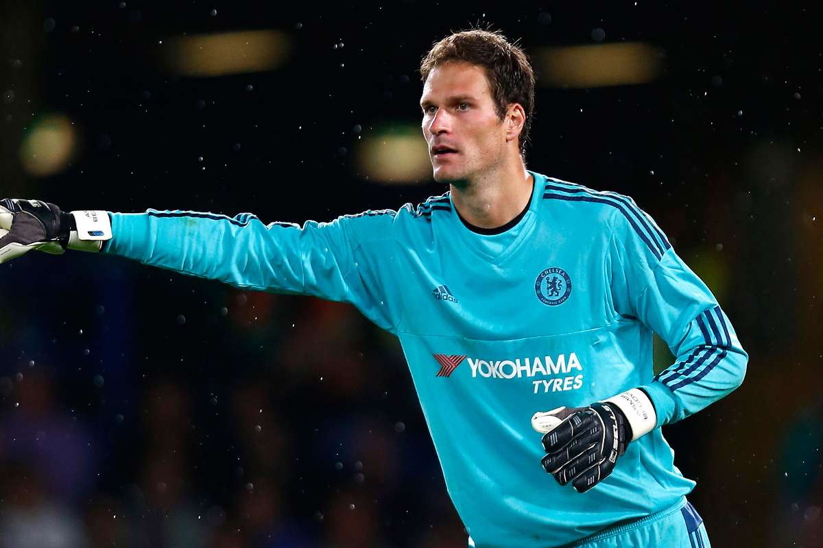 Asmir Begovic: "Ở đây cứ như thành phố ma vậy"