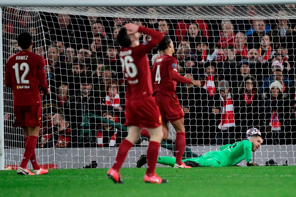 "Sao Liverpool đó là rác rưởi, sai lầm tồi tệ nhất từng chứng kiến"