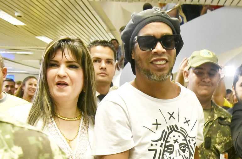CHOÁNG! Đang ngồi tù, Ronaldinho liên quan thêm tội rửa tiền