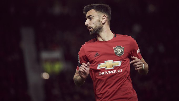 Không thể thi đấu vì Corona, cầu thủ hay nhất Premier League làm gì?