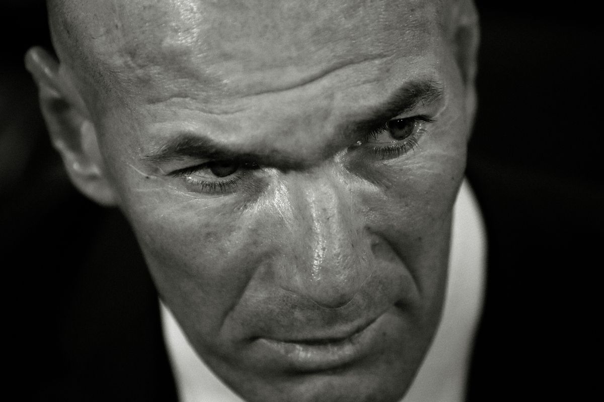 Zidane quá ngán ngẩm với “vì tinh tú” của chủ tịch Perez